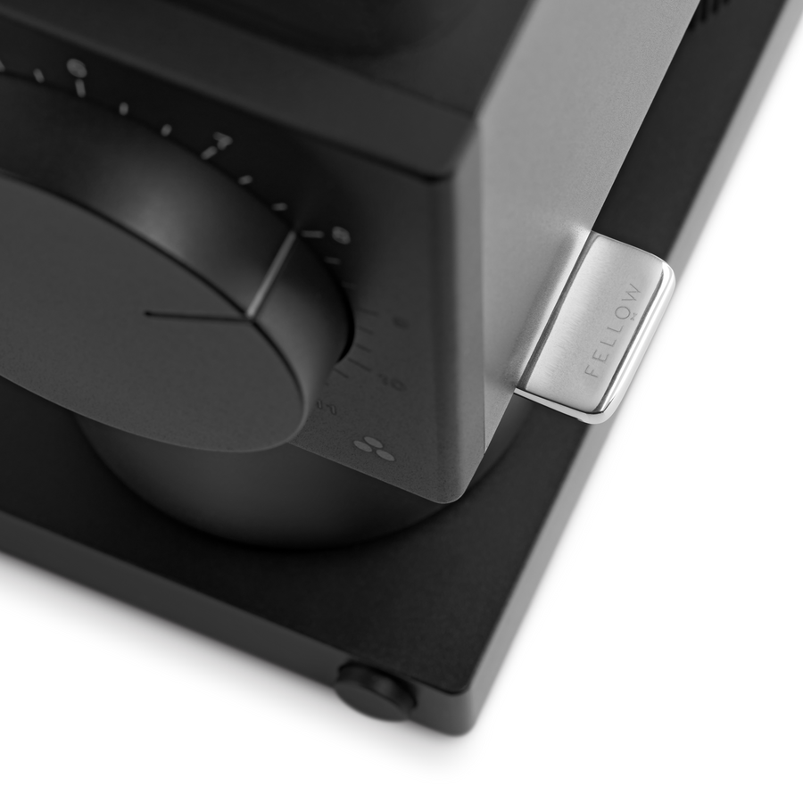 Fellow Ode Black grinder close up view of grind control